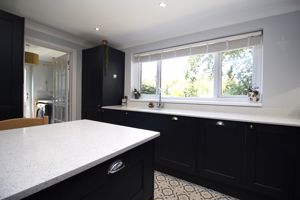 Kitchen/Breakfast Room- click for photo gallery